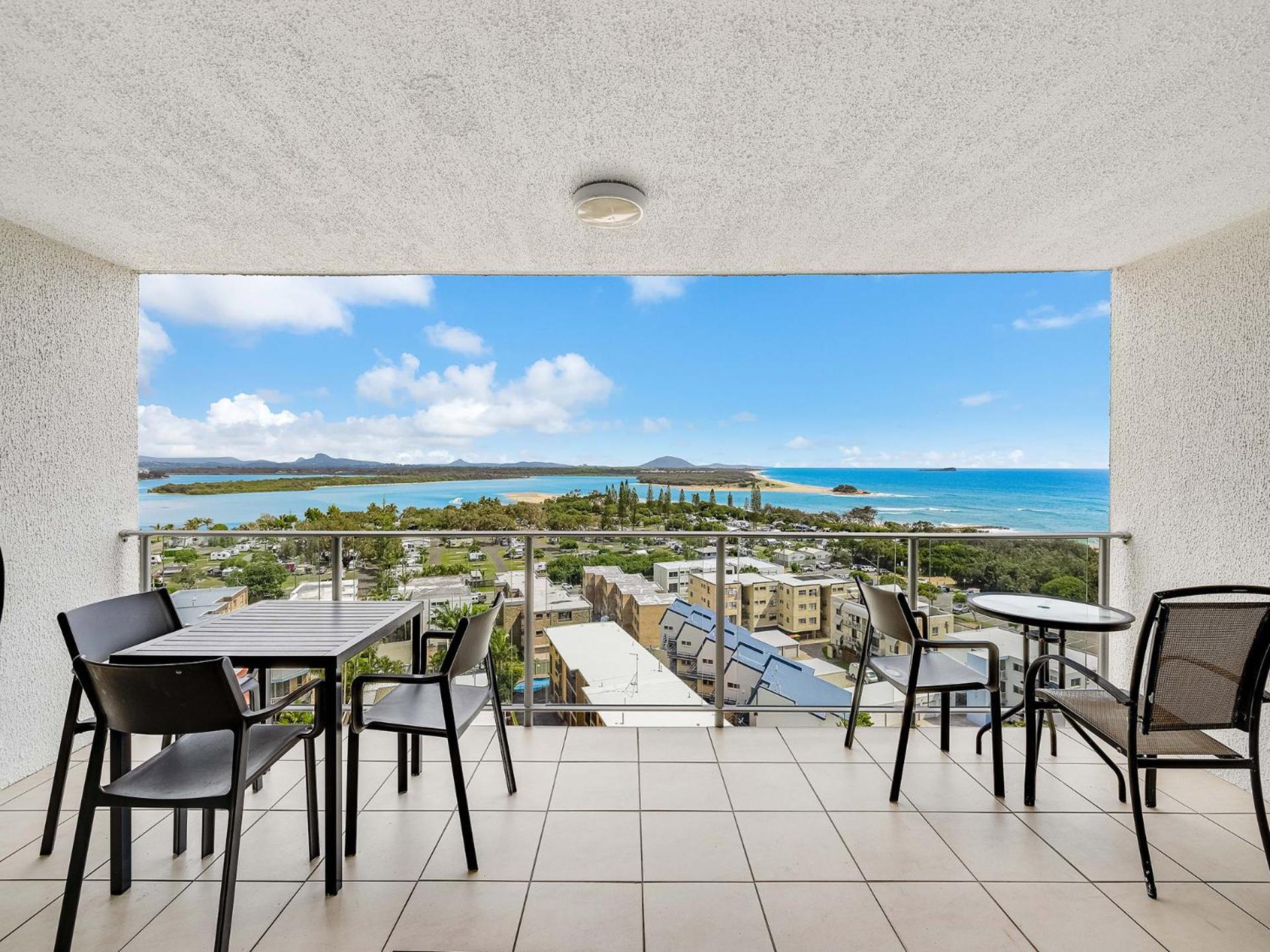 Chateau Royale Beach Resort Maroochydore Sunshine Coast Room photo