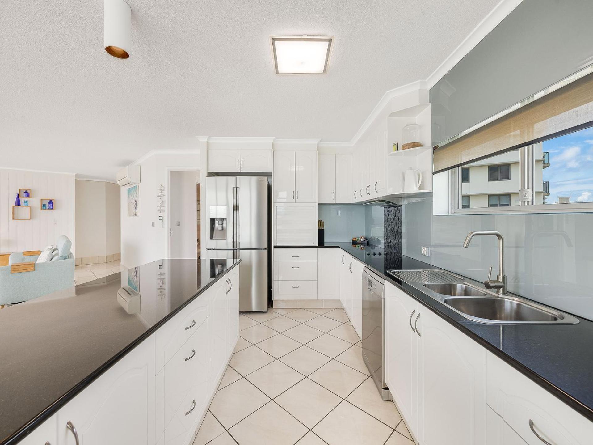 Chateau Royale Beach Resort Maroochydore Sunshine Coast Room photo