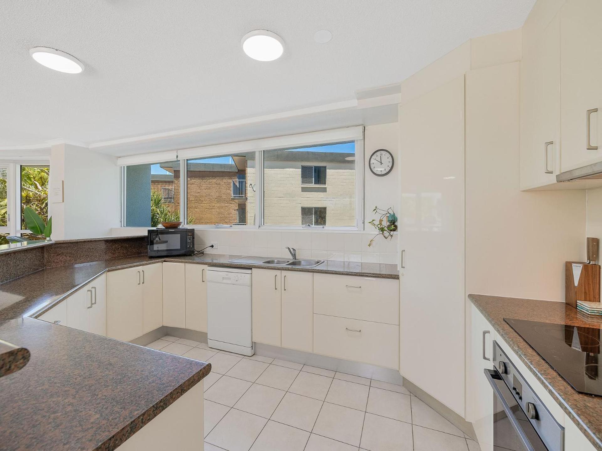 Chateau Royale Beach Resort Maroochydore Sunshine Coast Room photo